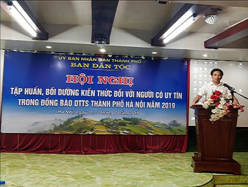 Đ/c:  Nguyễn Ánh Dương, Phó Trưởng  Ban Dân tộc Thành phố phát biểu khai mạc Hội nghị